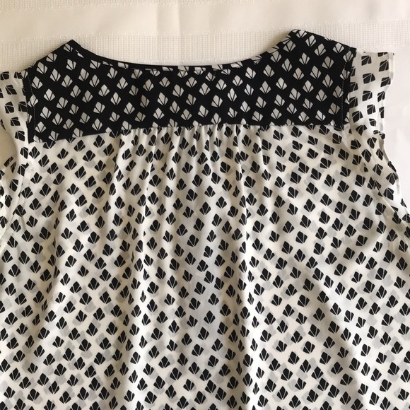 LOFT Black White Geo Print Henley Blouse Cap Sleeve Lightweight Top SP - Picture 5 of 13